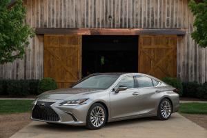 Lexus ES350 2018 года